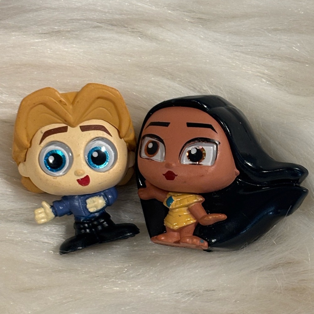 Disney Doorables Pocahontas and John Smith Mini Figures Set